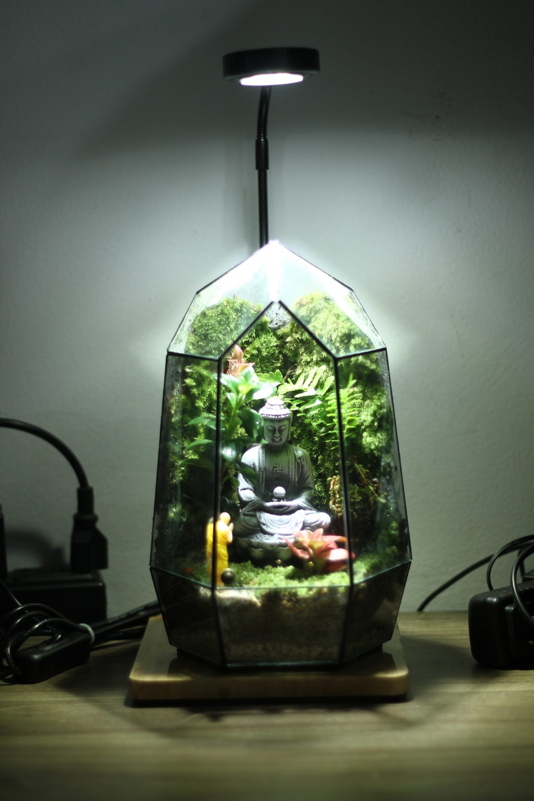 Thiền sư bái phật tank 14x14x22cm